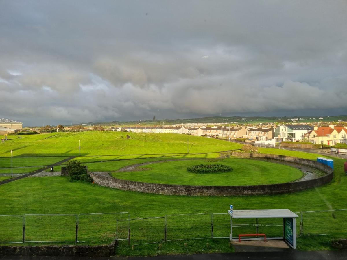 5 Dunluce Park - Portrush By The Sea Appartement Buitenkant foto