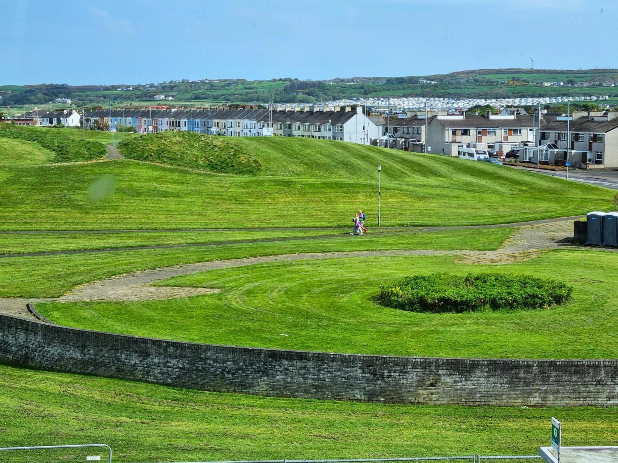 5 Dunluce Park - Portrush By The Sea Appartement Buitenkant foto